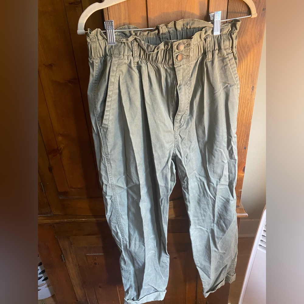 Universal threads - tapered pants - army green - size 8